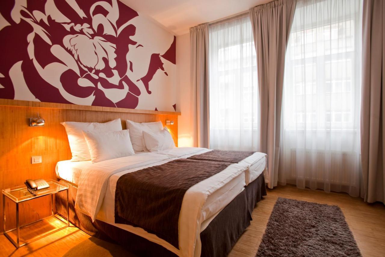 Dahlia Inn Prague Room photo